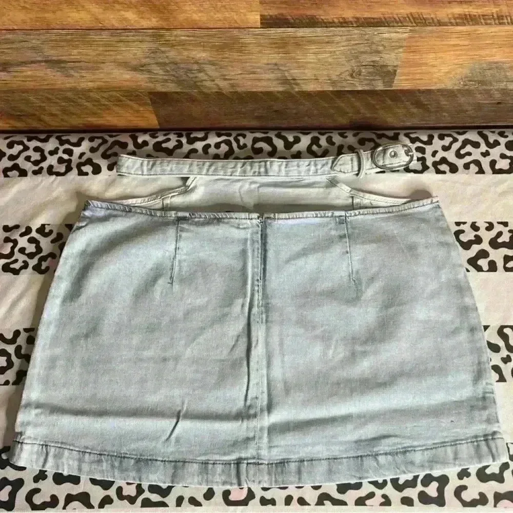 WeWoreWhat Cut-Out Denim Mini Skirt in a Super Light Indigo Wash. Sz Small. NWT! - Picture 5 of 14